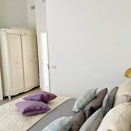 Semesterbostad Cheerful Townhouse Center 5 Bedrooms Pool And Terrace