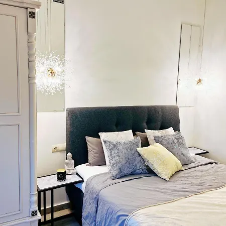 Semesterbostad Cheerful Townhouse Center 5 Bedrooms Pool And Terrace Sitges