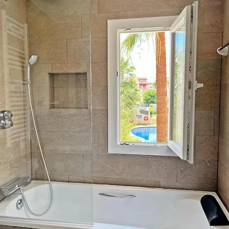 Cheerful Townhouse Center 5 Bedrooms Pool And Terrace Semesterbostad *